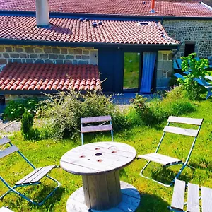  Hébergement de vacances De Groupe Loire 42 Salle De Reception La Batisse Aux Lanternes 30 Couchages De Charme Spacieux Classe 4 Etoiles